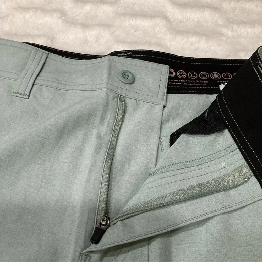 Psycho Tuna Men's Hybrid Fishing/Golf Shorts Iceberg Green Size 31‎